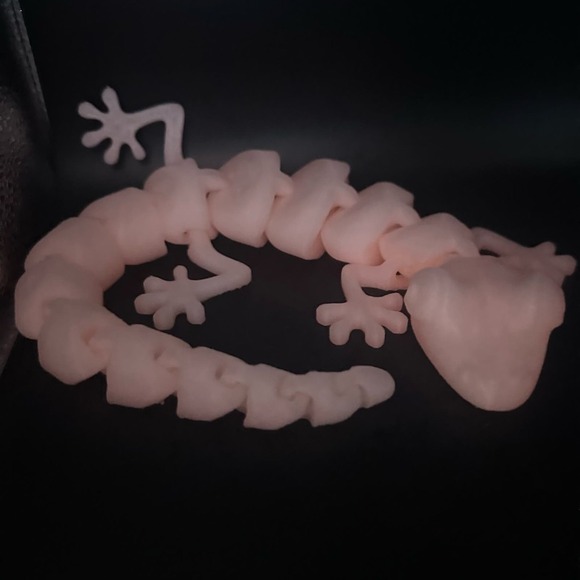 New 3D Printed Full Articulating Glow In The Dark Gecko/Lizard Toy 14”L - Picture 7 of 7